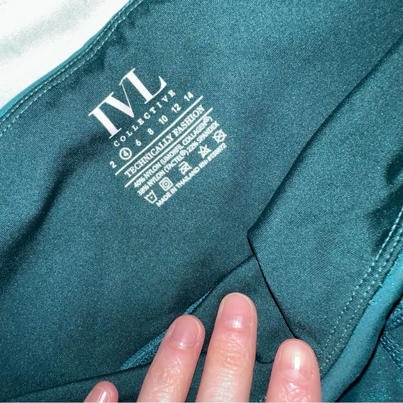 EUC Women’s IVL Green Shimmer Leggings Size 4 - Picture 4 of 5